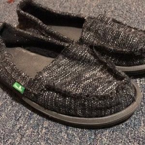 Grey/black sanuk flats